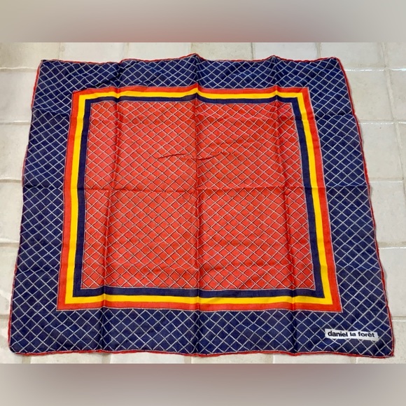 Vintage 1970s 100% Silk DANIEL LA FORET 20” x 20” Scarf Bandanna Kerchief Wrap - Picture 7 of 12